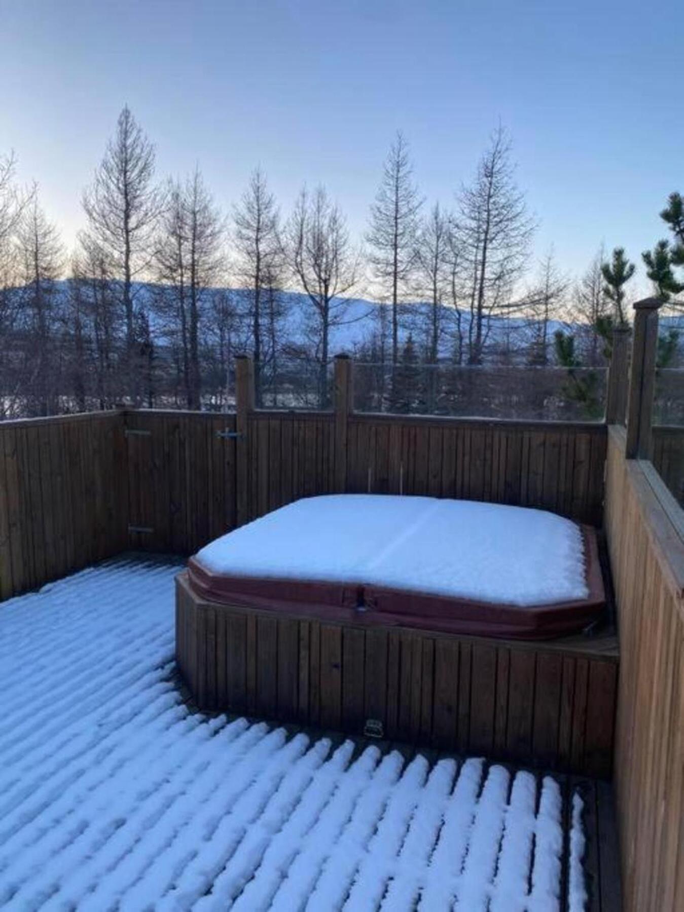Cozy 2 Bedroom Cottage With Hot Tub Акурейри Екстериор снимка