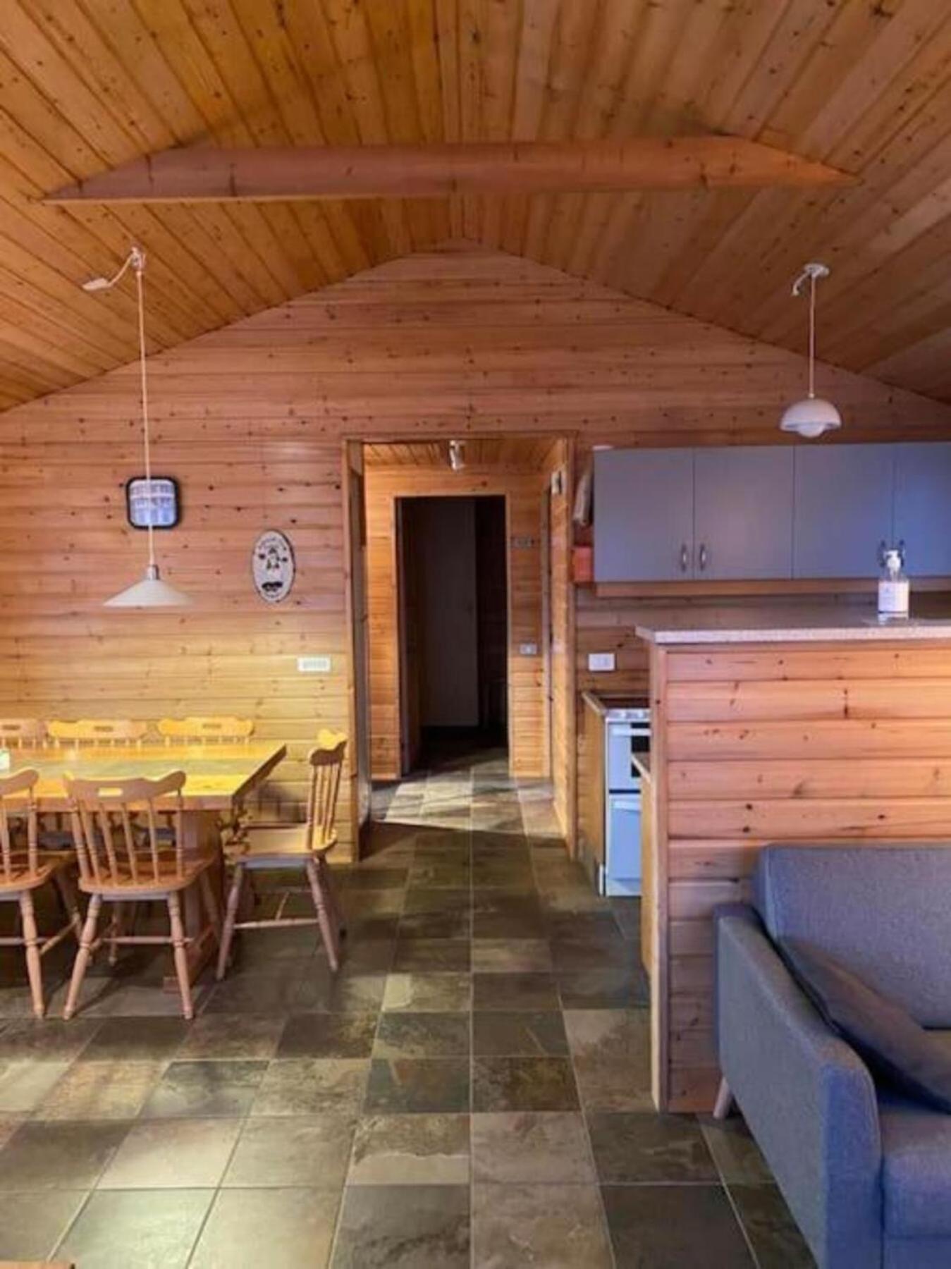 Cozy 2 Bedroom Cottage With Hot Tub Акурейри Екстериор снимка